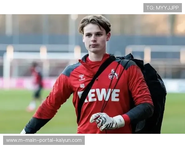 拜仁门将危机持续发酵，乌尔比希脑震荡后首发存疑